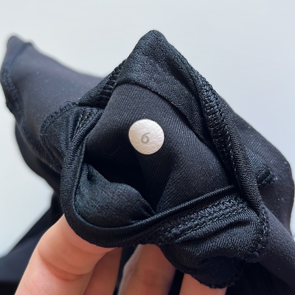 Lululemon Wunder Under Crop Legging in Black, Size 6. - Picture 4 of 4